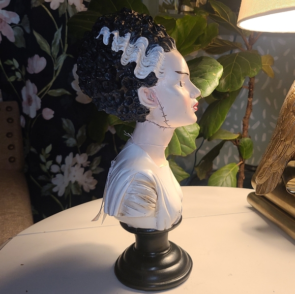 Bride of Frankenstein bust light up Halloween decor 13"x6" - Picture 4 of 11